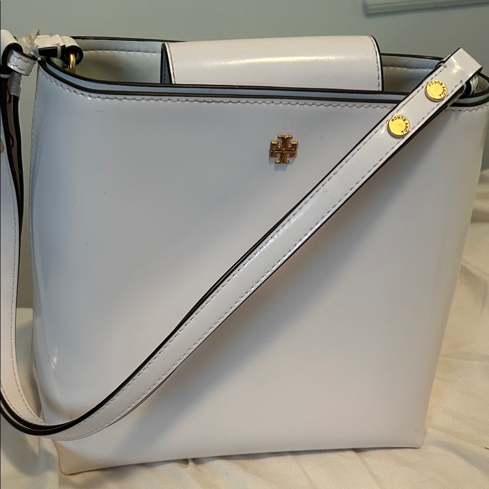Tory Burch White Shoulder Bag with Gold Accents